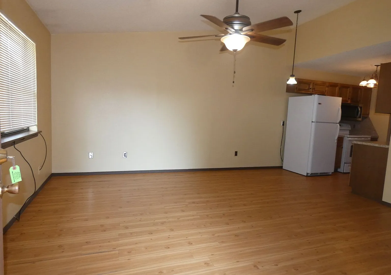 911 NE Tortoise Apt. B — Photo 3