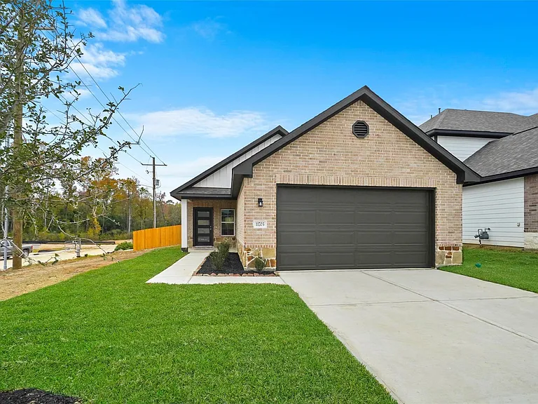 11703 Eclipse Dr — Photo 2