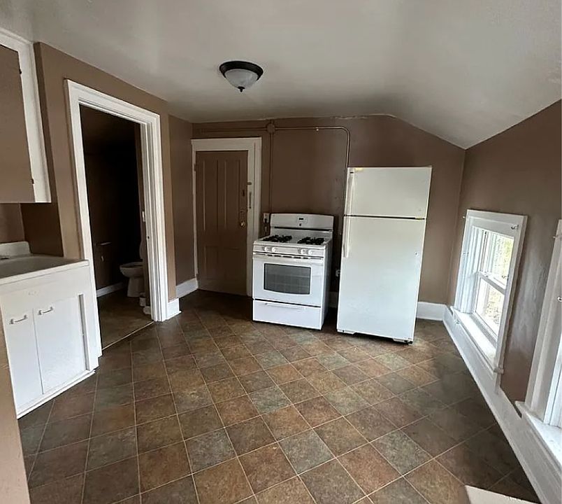 2nd image of 413 S 6th St #D