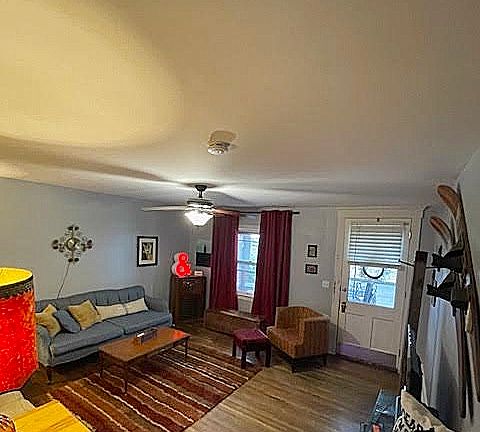 3rd image of 1840 Payne St