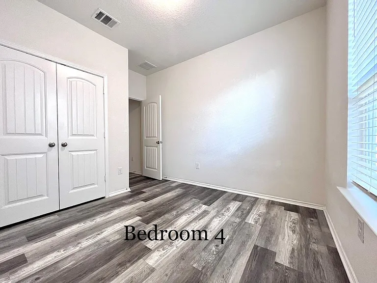 7900 Crystalbrook W — Photo 14