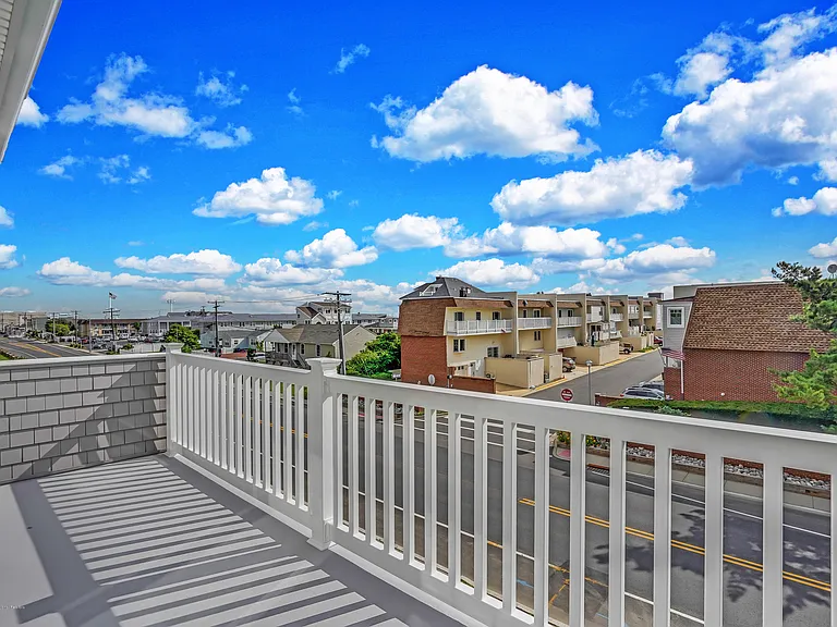 1260 Ocean Ave #B — Photo 35