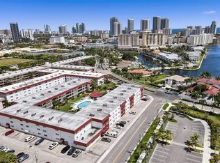 Casa Paradiso, Hallandale, FL 33009