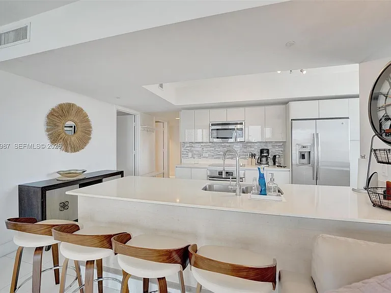 2600 E Hallandale Beach Blvd #T1902 — Photo 4