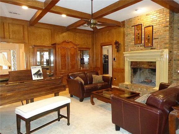 5th image of 912 Foxwood Dr