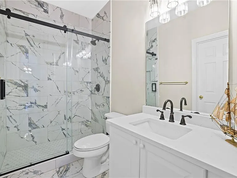 3010 Lakeside Ct — Photo 9