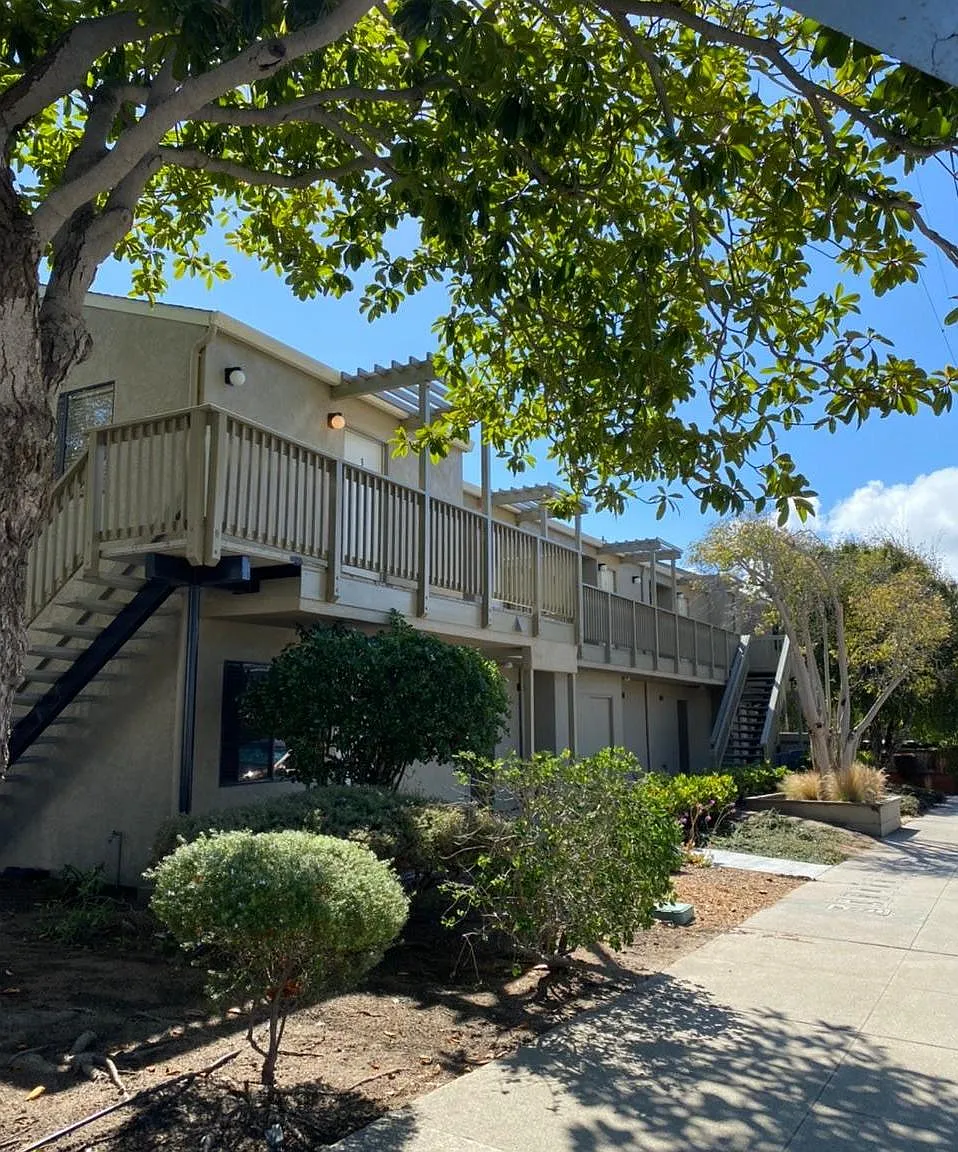 Studio, 550 sqft, $2,150 — Photo 2