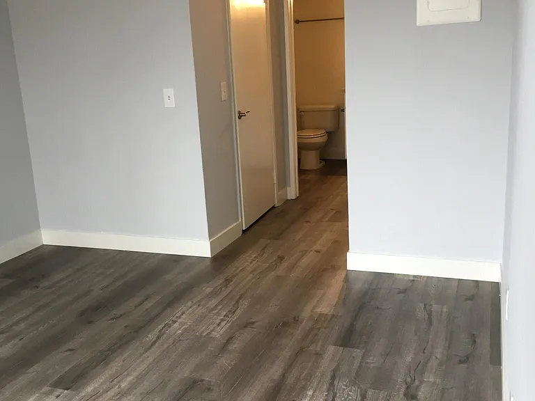 Catalina Apartments — Photo 32