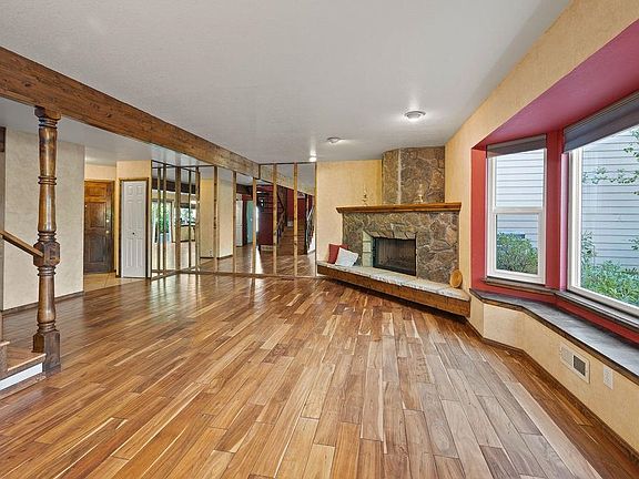 4th image of 379 Explorer Ct APT B