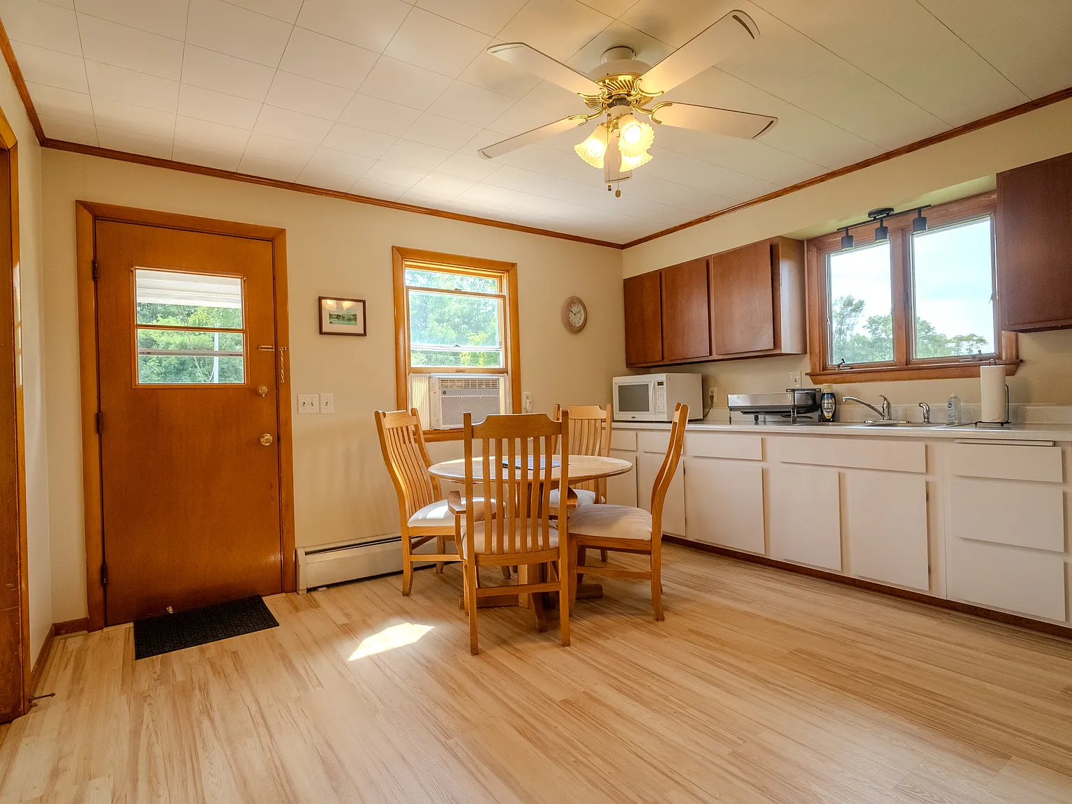 3 bed, 1204 sqft, $2,400 — Photo 3
