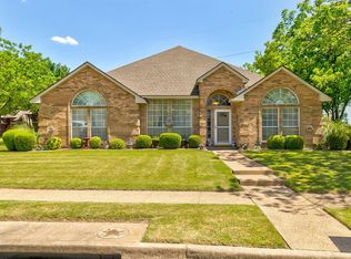 10142 Trail Ridge Dr, Benbrook, TX 76126