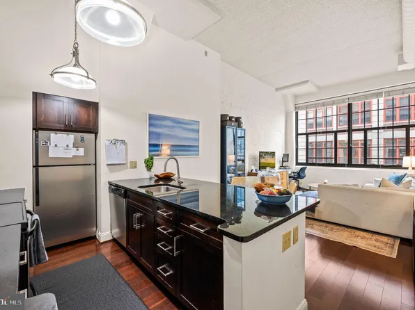 2429 Locust St APT 409, Philadelphia, PA 19103