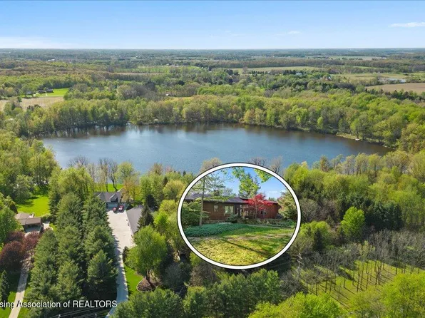 8358 S Loomis Rd, Dewitt, MI 48820