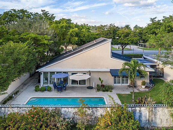 5th image of 7980 Canterbury Ln