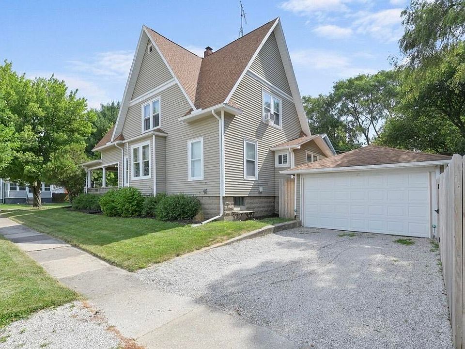 1st image of 207 Cass St
