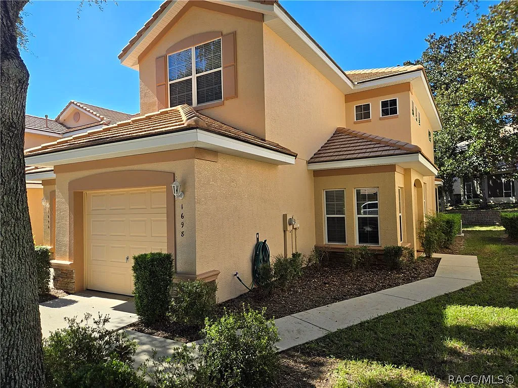 2 bed, 2.5 bath, 1663 sqft, $2,500 — Photo 2