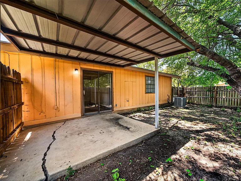 208 Bexar Dr — Photo 28