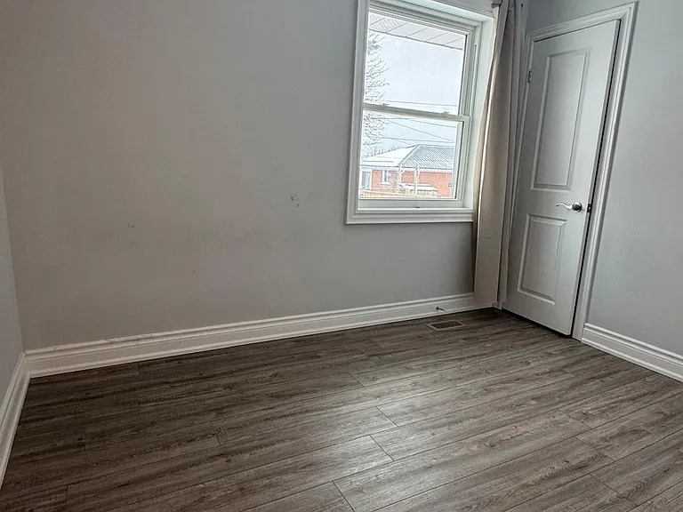 1467 Oxford St — Photo 13