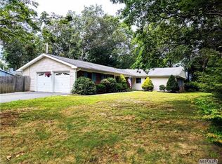 32 Shelbourne Ln, Stony Brook, NY 11790