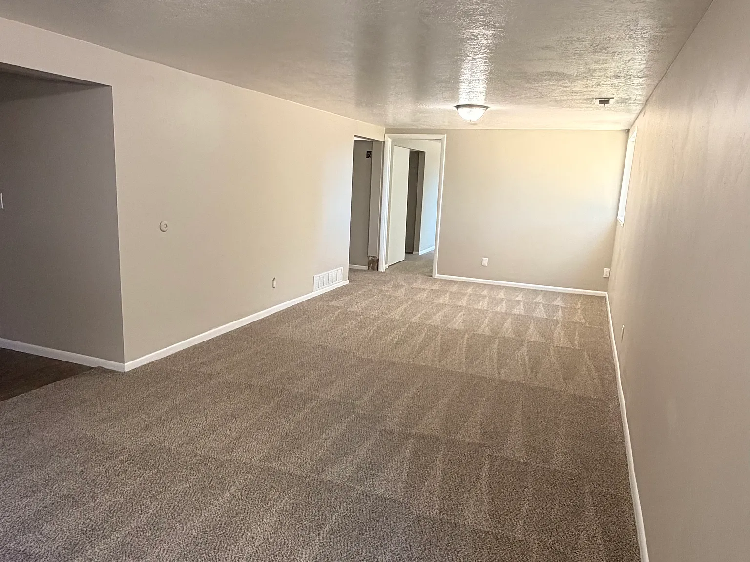 2 bed, 1100 sqft, $1,700 — Photo 2