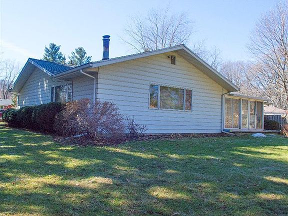 3rd image of 3485 Northlands Ave