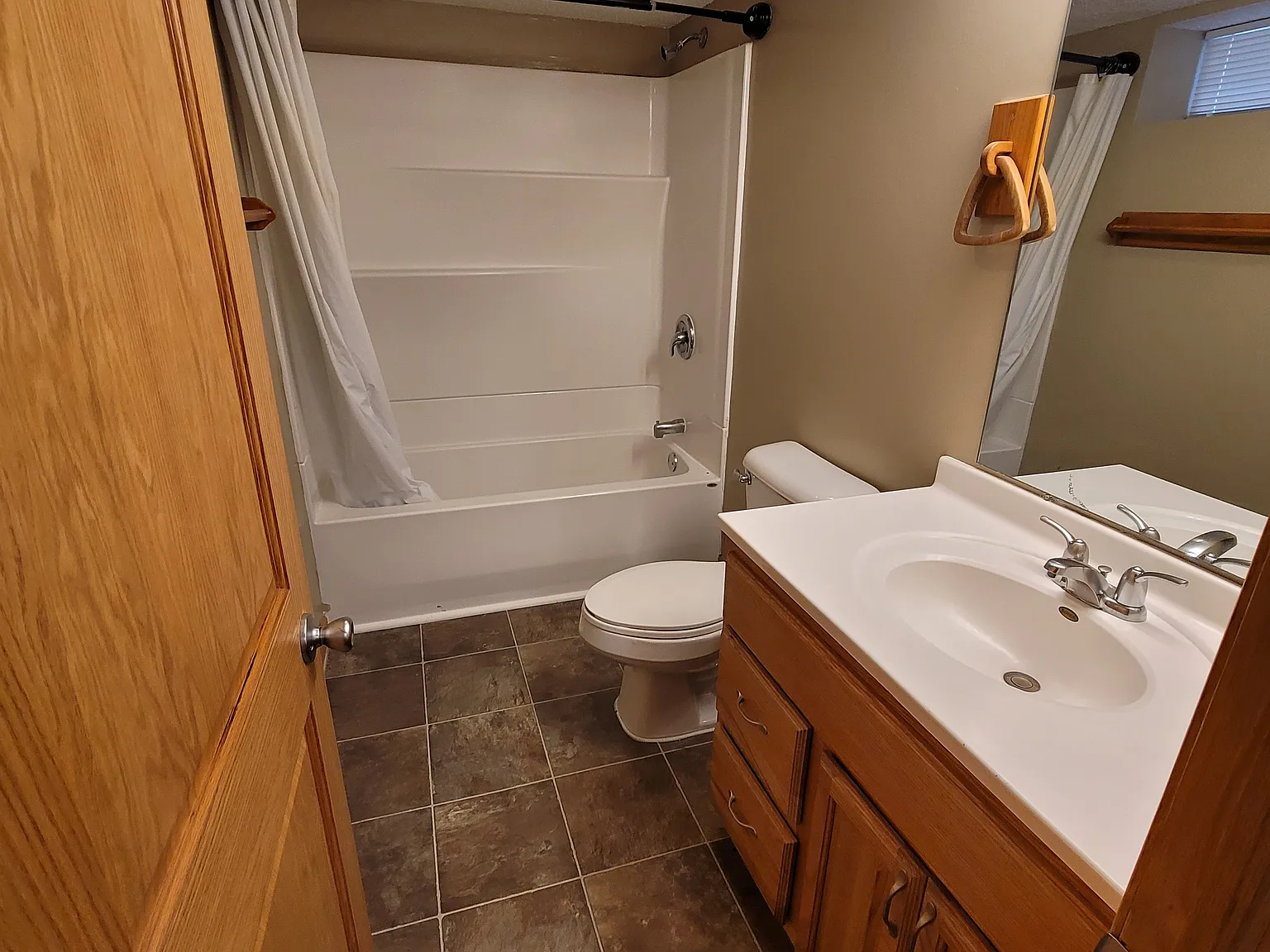 4 bed, $2,145 — Photo 4