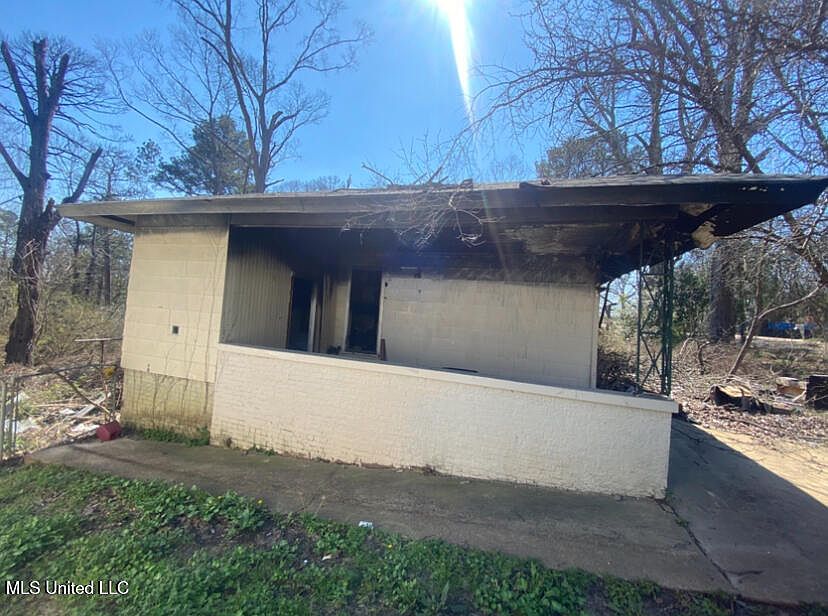 2nd image of 2712 Hillside Dr