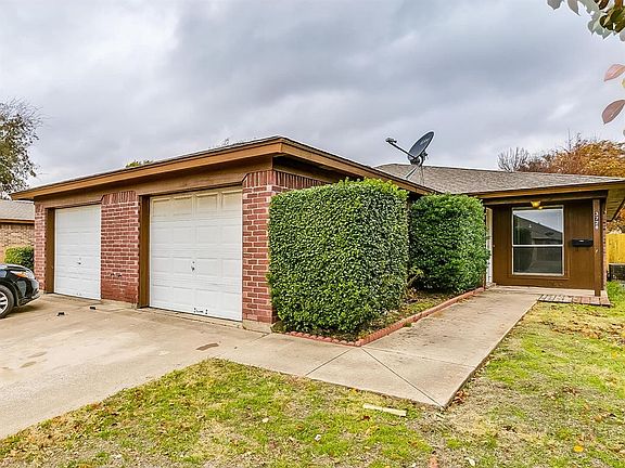 2nd image of 3728 Hulen Park Cir #3728