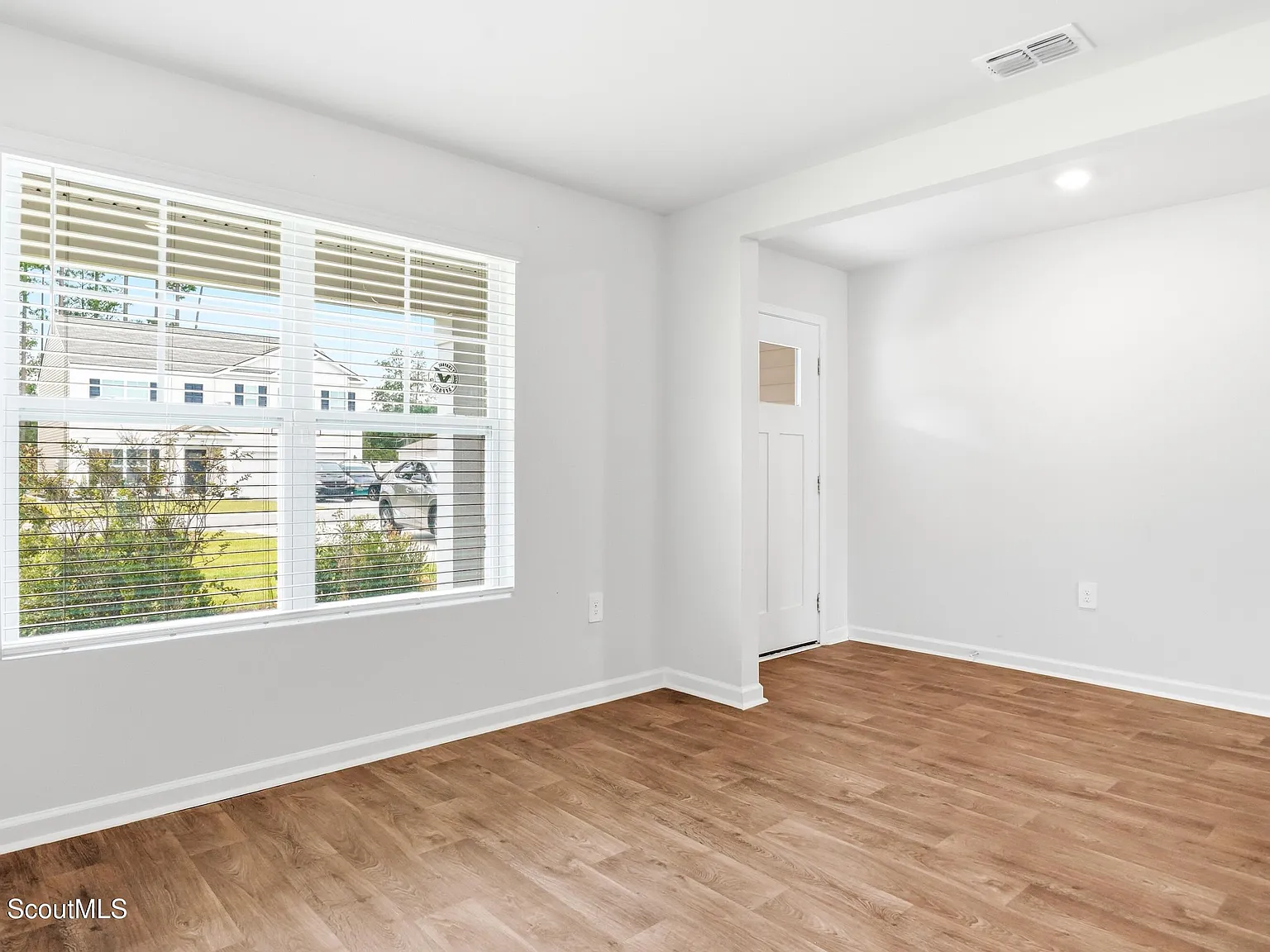 5 bed, 3.0 bath, 2484 sqft, $2,800 — Photo 3
