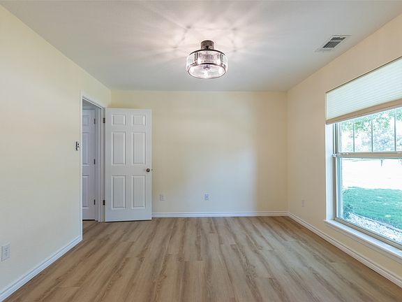 5th image of 40 Carriage Rd