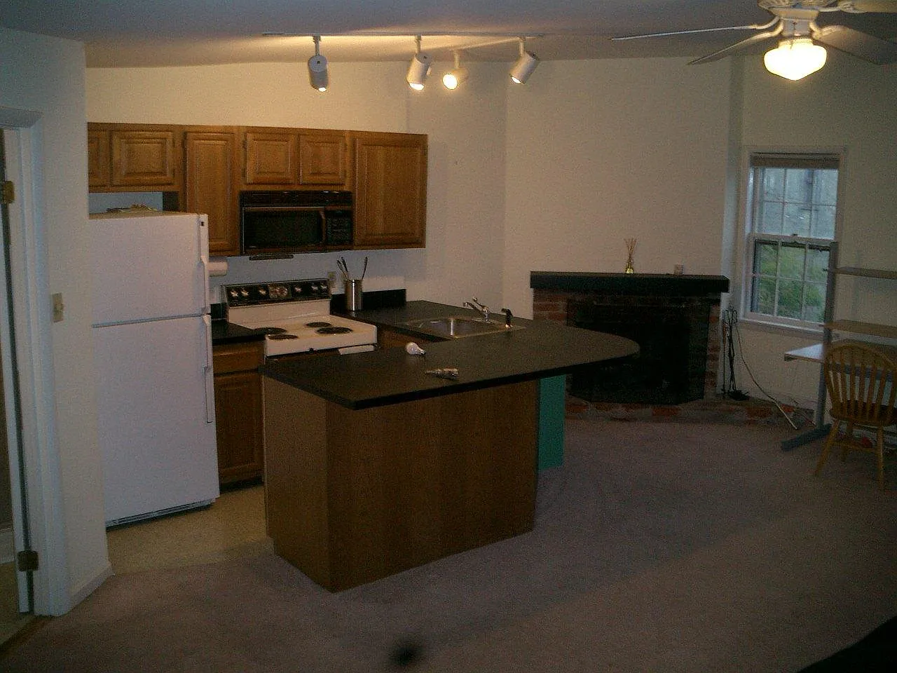 225 10th St SE photo 1