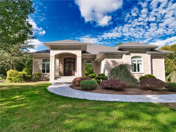 51 W Ridge Dr, Tiverton, RI 02878