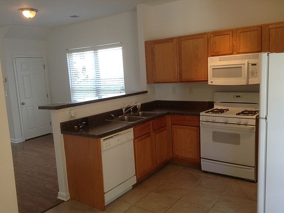 4th image of 3252 Hidden Cove Cir