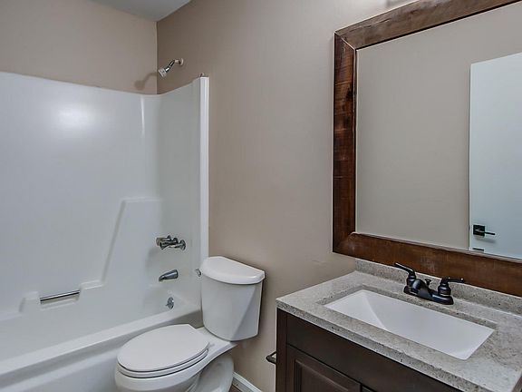 5th image of 2410 Woodale Ln