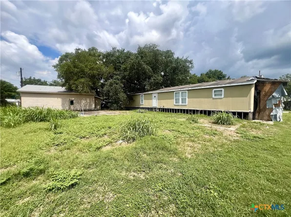 210 E Johnson St, Cuero, TX 77954