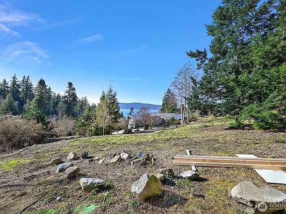 2nd image of 405 Arbutus Place