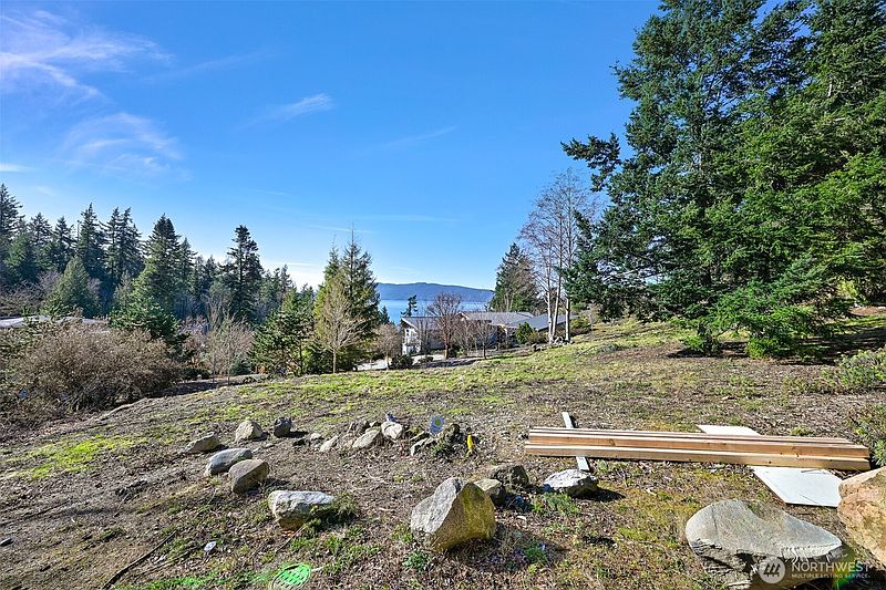 2nd image of 405 Arbutus Place