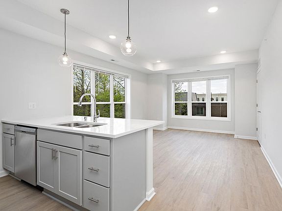 5th image of 2810 Fremont Ave S #2A