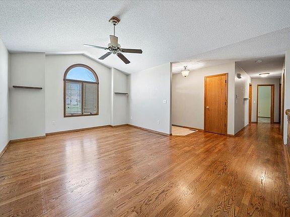 3rd image of 3015 Wildwood Way