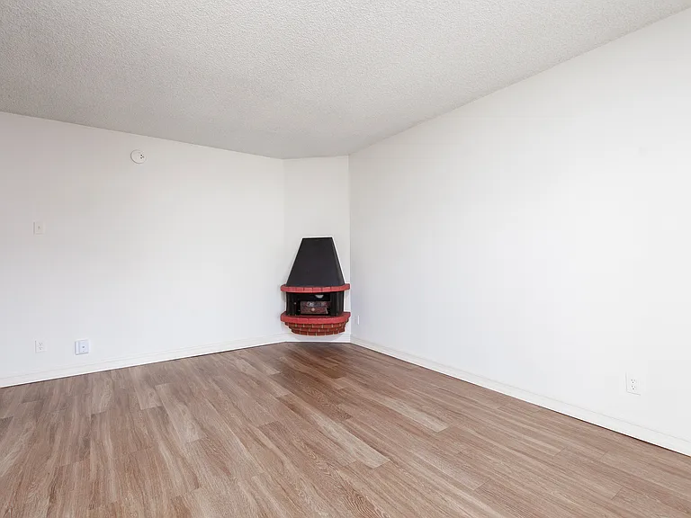 1636 Thomas Ave #5 — Photo 3