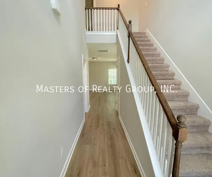 329 Shiloh Creek Dr — Photo 2