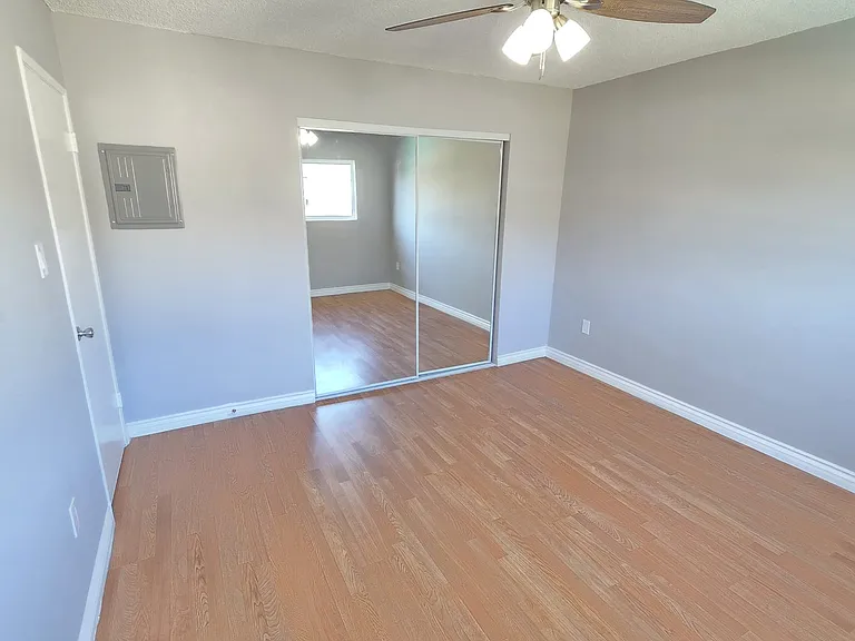 13813 Oxnard — Photo 17