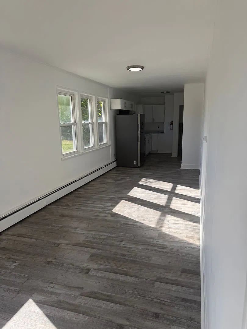 Spacious 3-Bedroom, 1-Bathroom House for Rent in Pleasantville, NJ — Photo 2