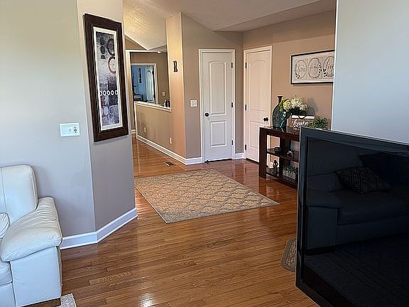 4th image of 2921 Prairie St