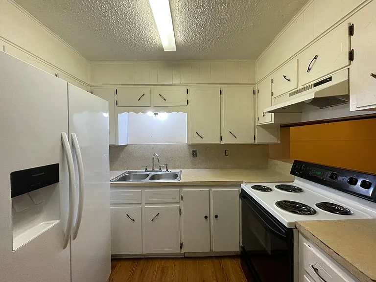 1526 Leader Dr — Photo 11