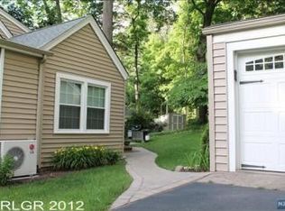 61 Oweno Rd, Mahwah, NJ 07430