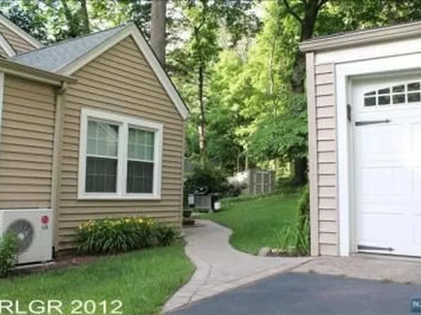 61 Oweno Rd, Mahwah, NJ 07430