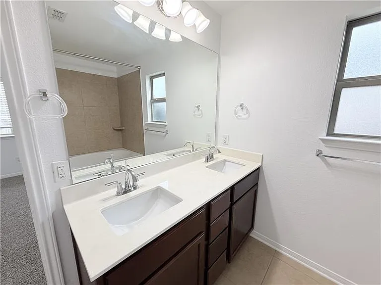 531 Parkfield Ln — Photo 21