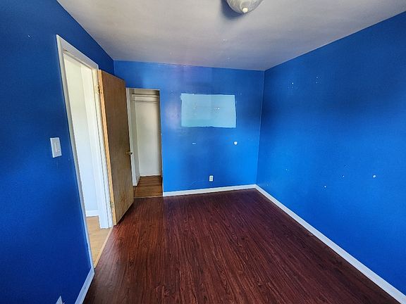 4th image of 3002 N Narragansett Ave