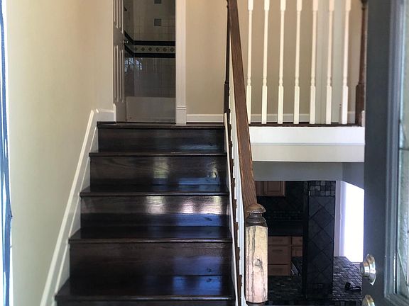 3rd image of 1403 Skyhaven Ct